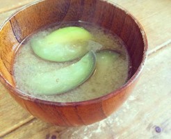 なす お味噌汁 色