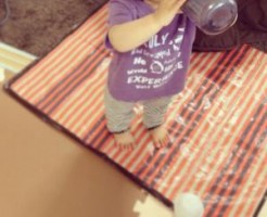 子供が水をこぼす